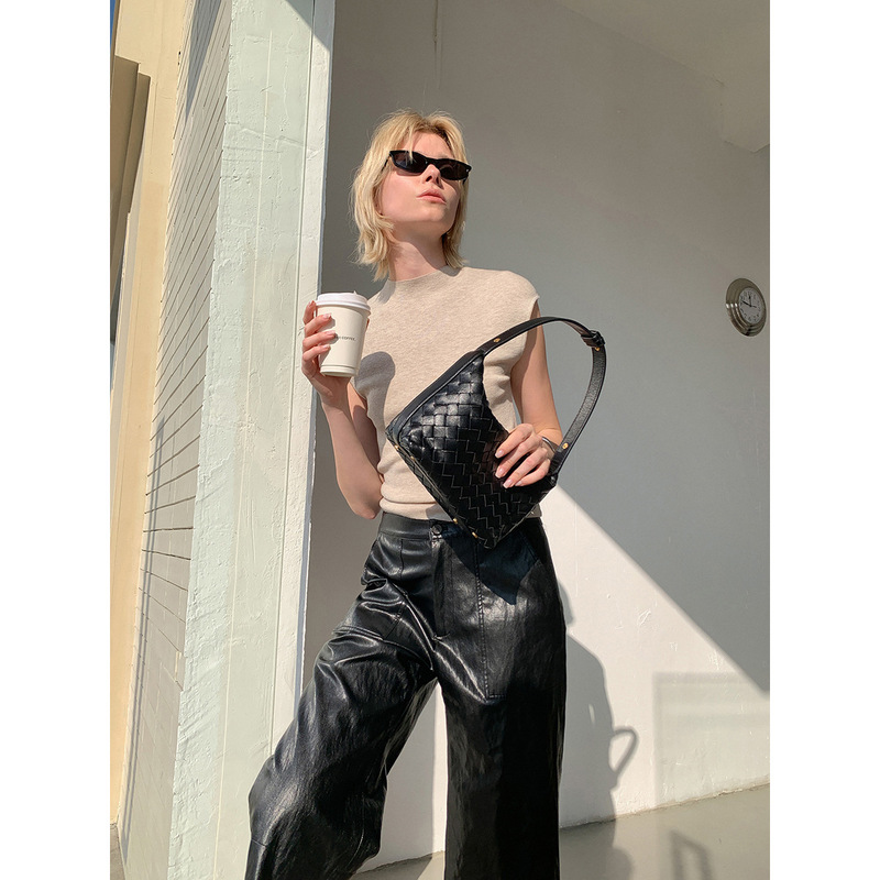 【Special Offer, No Returns or Exchanges】Vintage Design Mid-Length Pants for Women, Spring/Summer Oil-Edged Protein Leather Pants, Shiny Cropped Pants for Women