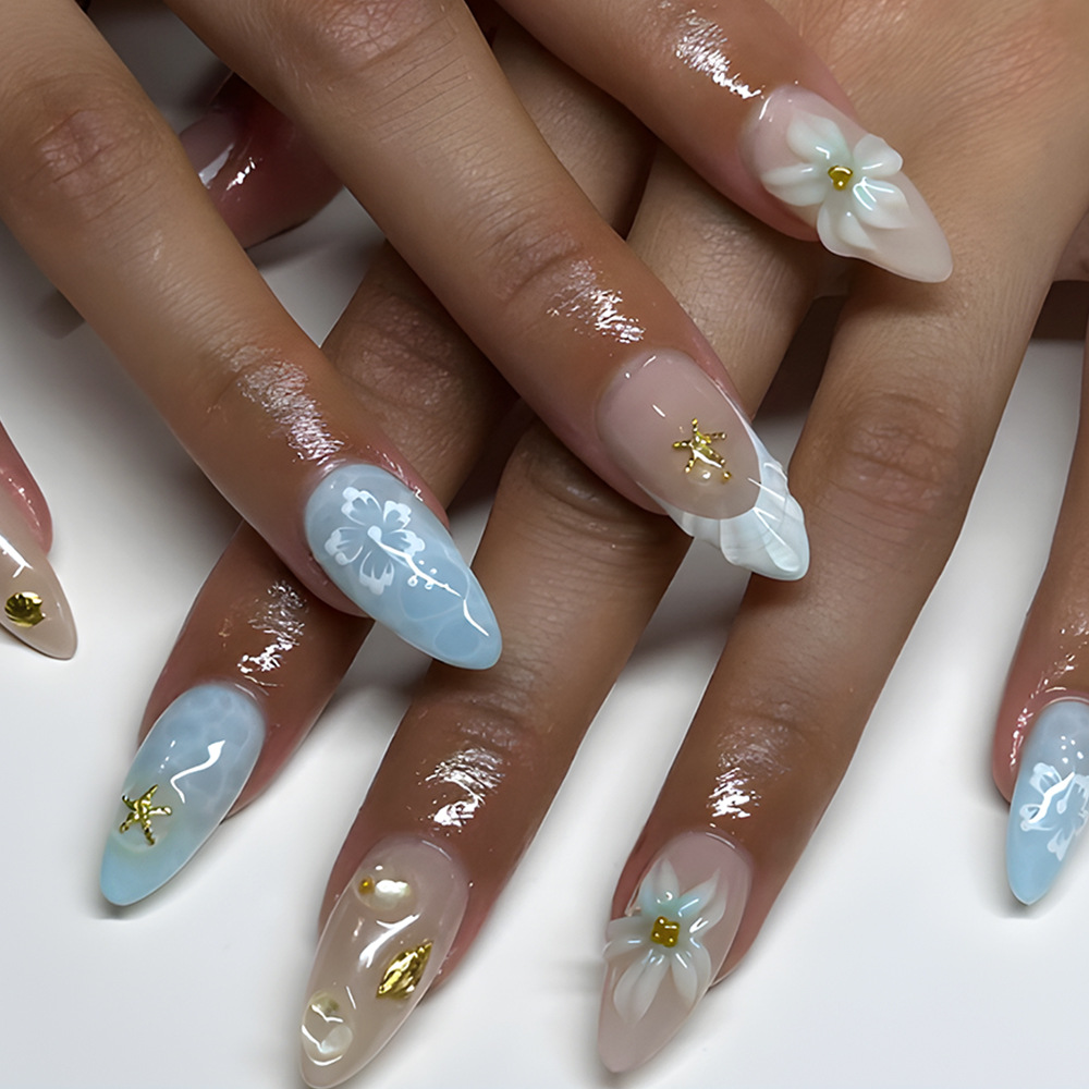 Arte de uñas tridimensional 3D chapado en oro, pegatinas de uñas con flores y estrellas de 24 piezas, piezas de uñas con diamantes de imitación de estilo europeo y americano.