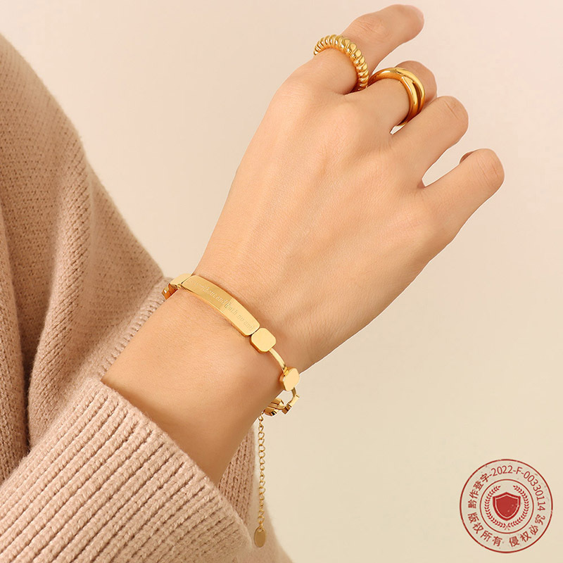 Marka estilo europeo y americano ins joyería nicho diseño sentido inglés letras pulsera transfronteriza nuevo acero de titanio chapado en oro de 18 quilates