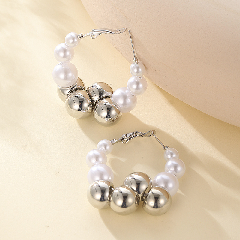 Geometric round beads