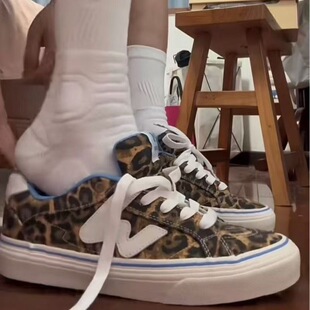 �w¶˼ͬ����ֵ�ڰ�У�@�L��H���＾��ëƤ����ƴ�Ӈ�������Ь