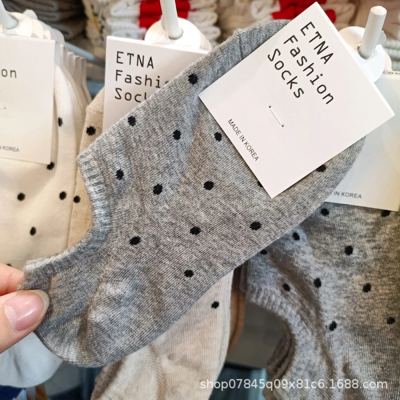 Calcetines coreanos al por mayor transfronterizos ETNA lunares rayas simples calcetines de barco estilo ins calcetines de mujer de boca baja de primavera y verano en stock
