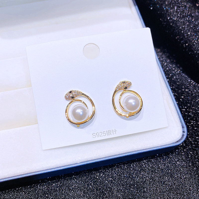 Fashion Creative Zircon Micro-inlaid Snake Surround Pearl Earrings display picture 6