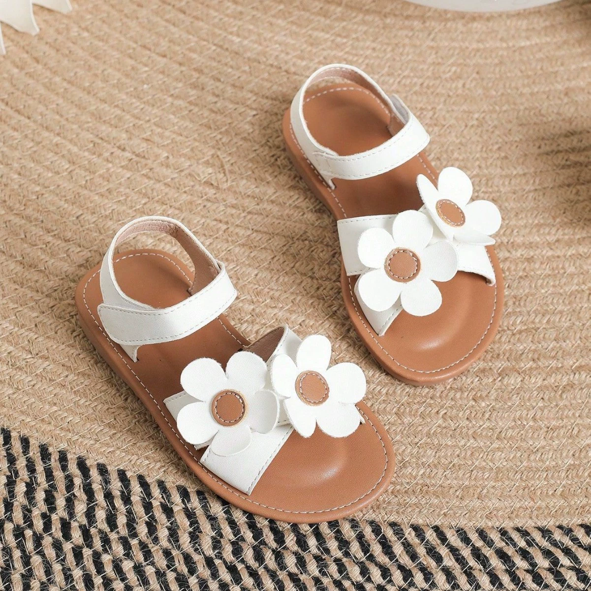 Трансграничная внешнеторговая школа стиль нишевые цветы модные принцессы сандалии сладкие иностранные мягкие подошвы нескользящие наружные пляжные туфли