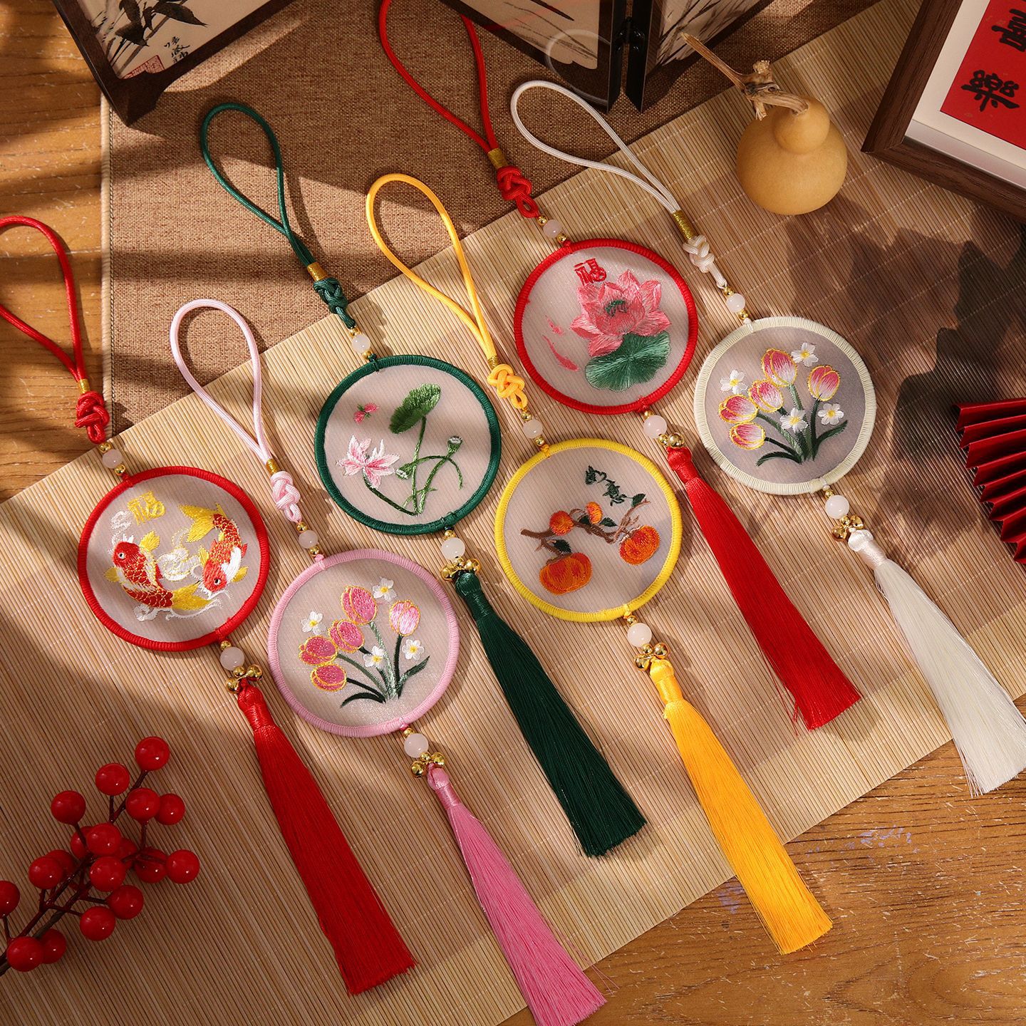 2026 Año del Caballo Fan bordado a mano colgante bordado accesorios de barril de flores de Año Nuevo decoración de regalo de Año Nuevo