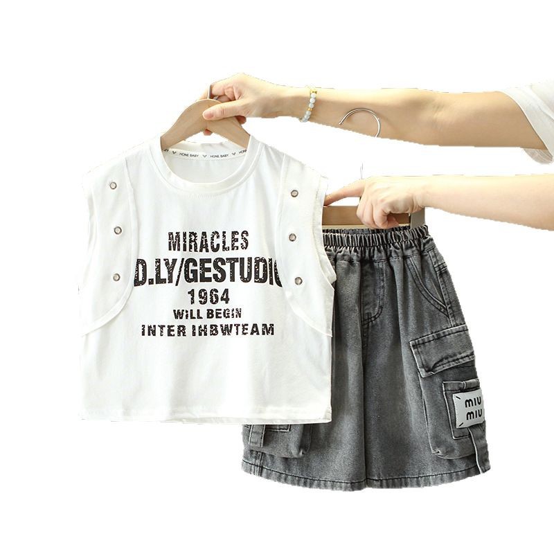 8105 Traje sin mangas de verano para niños 2025 verano nuevo estilo para niños estilo coreano pantalones cortos de mezclilla guapos ropa coreana