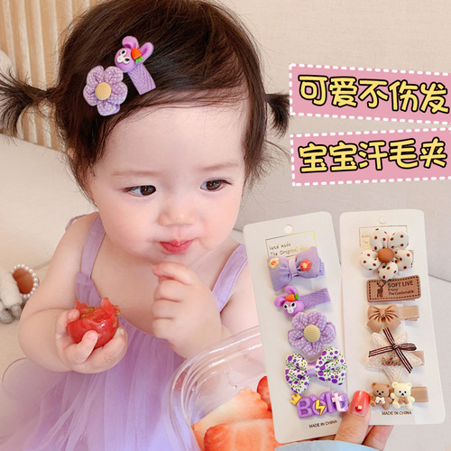 Baby hair clips for girls that won’t hurt their hair. Infant and toddler shredded hair clips with small hair clips and small amount of fetal hair. Cute headwear for cute girls.