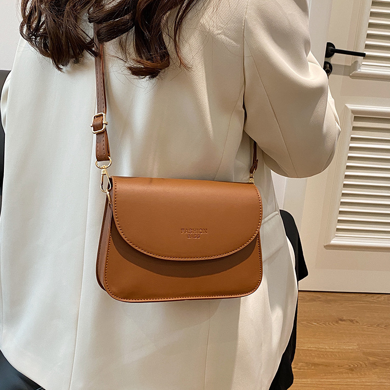 Bolso popular de este año 2024 nueva moda de verano, bolso de hombro universal de alto nivel, bolso de cinturón de color sólido