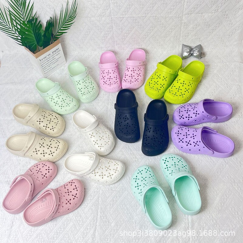 New Parent-Child Clogs with Hollow Star Design, Comfortable and Breathable Beach Sandals with a Stepping-On-Clouds Feel, Non-Slip Women's Shoes