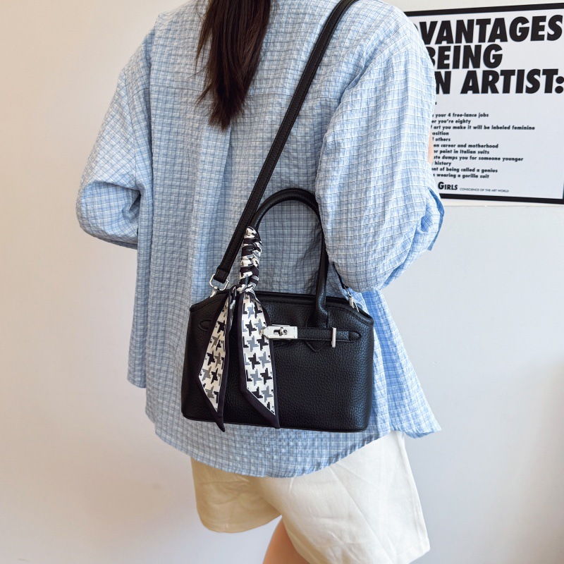 Versión coreana del bolso de nicho 2025 verano nuevo bolso de hombro con patrón de lichi bolso de mensajero casual de todo fósforo mujer