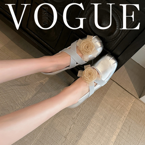 Women's Externally Wearable, Matchable Flat Silver Mary Jane Shoes with a French Ballet Style, Low-Heeled Tea Tree Flower Design