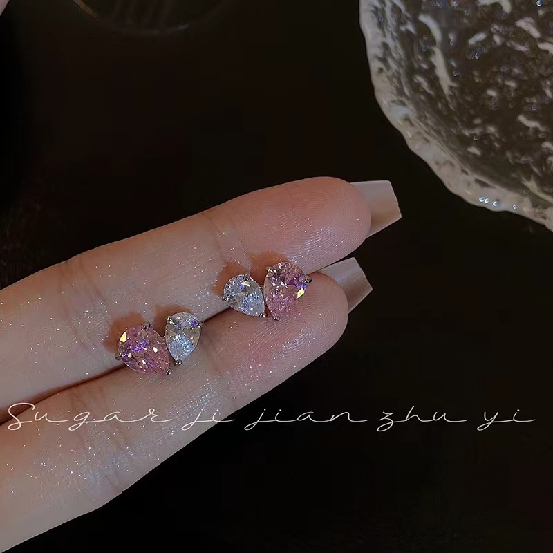 Fashion Heart Shape Copper Plating Inlay Artificial Diamond Ear Studs 1 Pair