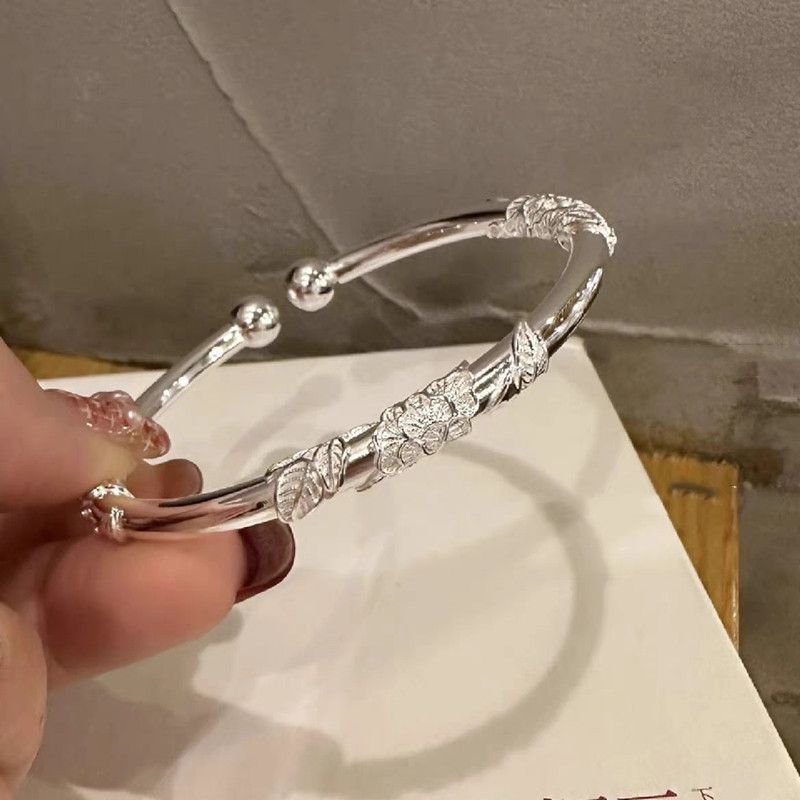 Flores como brocado sólido pulsera push-pull de flores de mujer mariposa estilo nicho temperamento de alta calidad pulsera ajustable