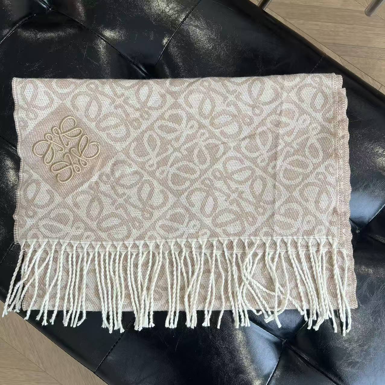 로웨 입체 자수 패치워크 카키색