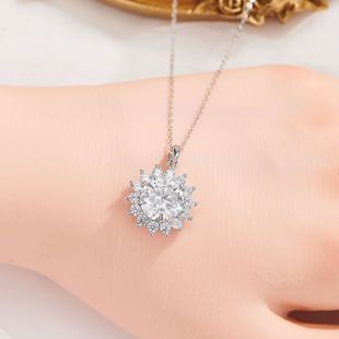 Cross-border Hot Sale Sunflower Moissanite S925 Sterling Silver Chain Women's Brilliant Sunflower Necklace Pendant Super Flash Luxury