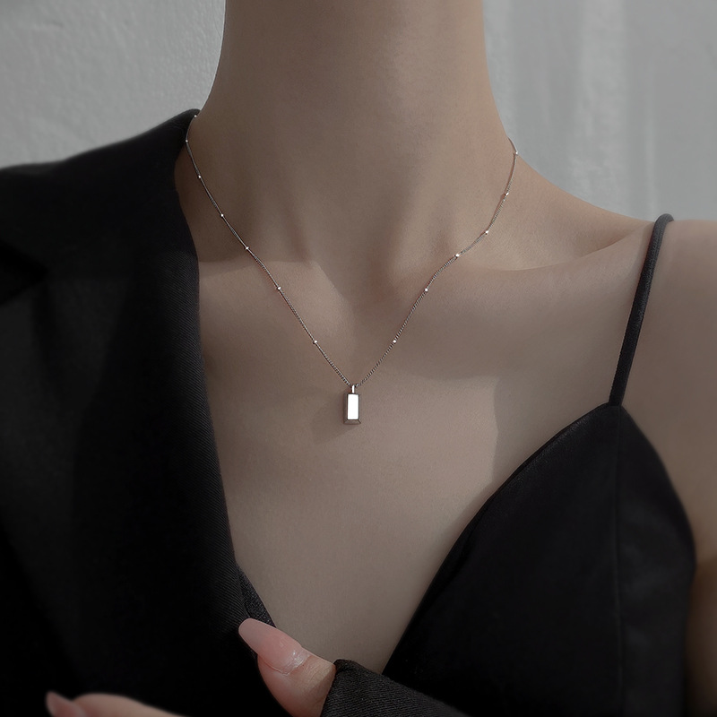Colar com pingente de barra dourada para mulher aço inox_voghion.com