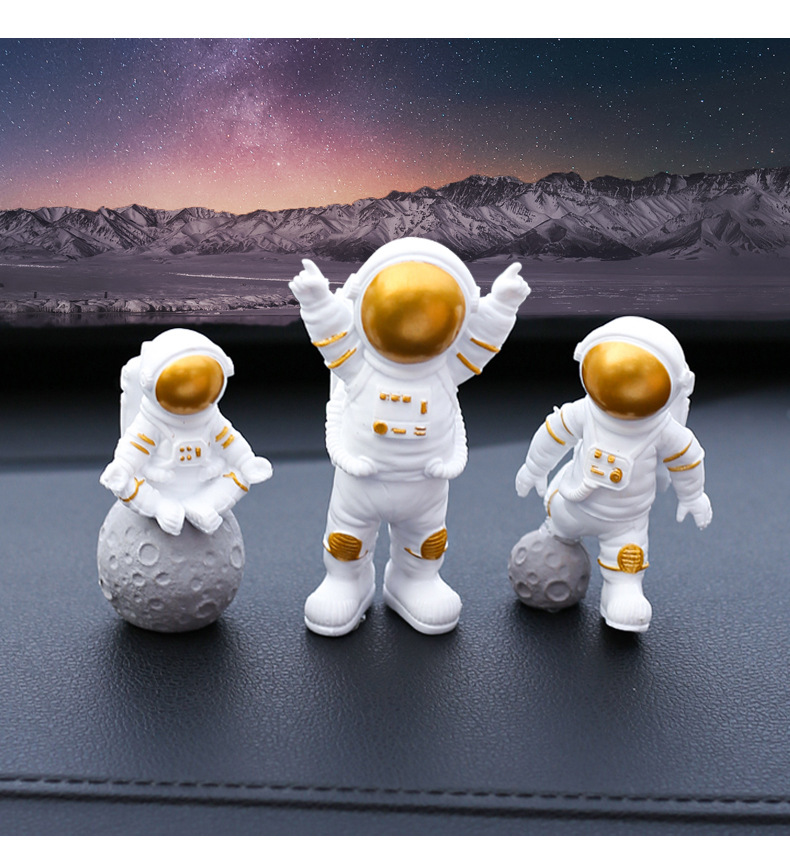 Car Ornaments Astronaut Car Center Console Accessories Car Interior Interior Interior Decoration Supplies Roof Dashboard