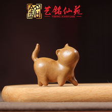 绿檀无眼歪头猫木雕手把件文玩创意个性复古室内办公桌摆件装饰品