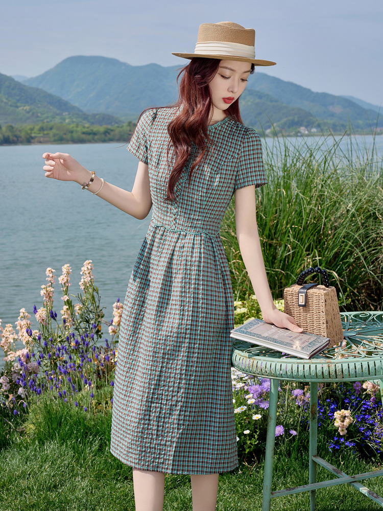 Đầm sơ mi kẻ caro cotton retro eo buộc dây dài trung bình — Màu sắc hình ảnh