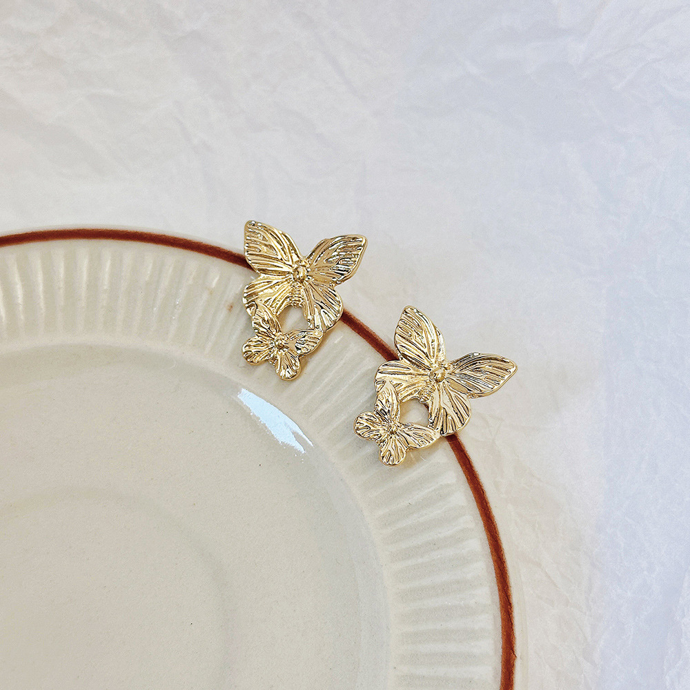 Horquilla de mariposa de metal retro francés elegante temperamento de nicho flequillo de cabello roto clip lateral de lujo ligero joyería de alta gama