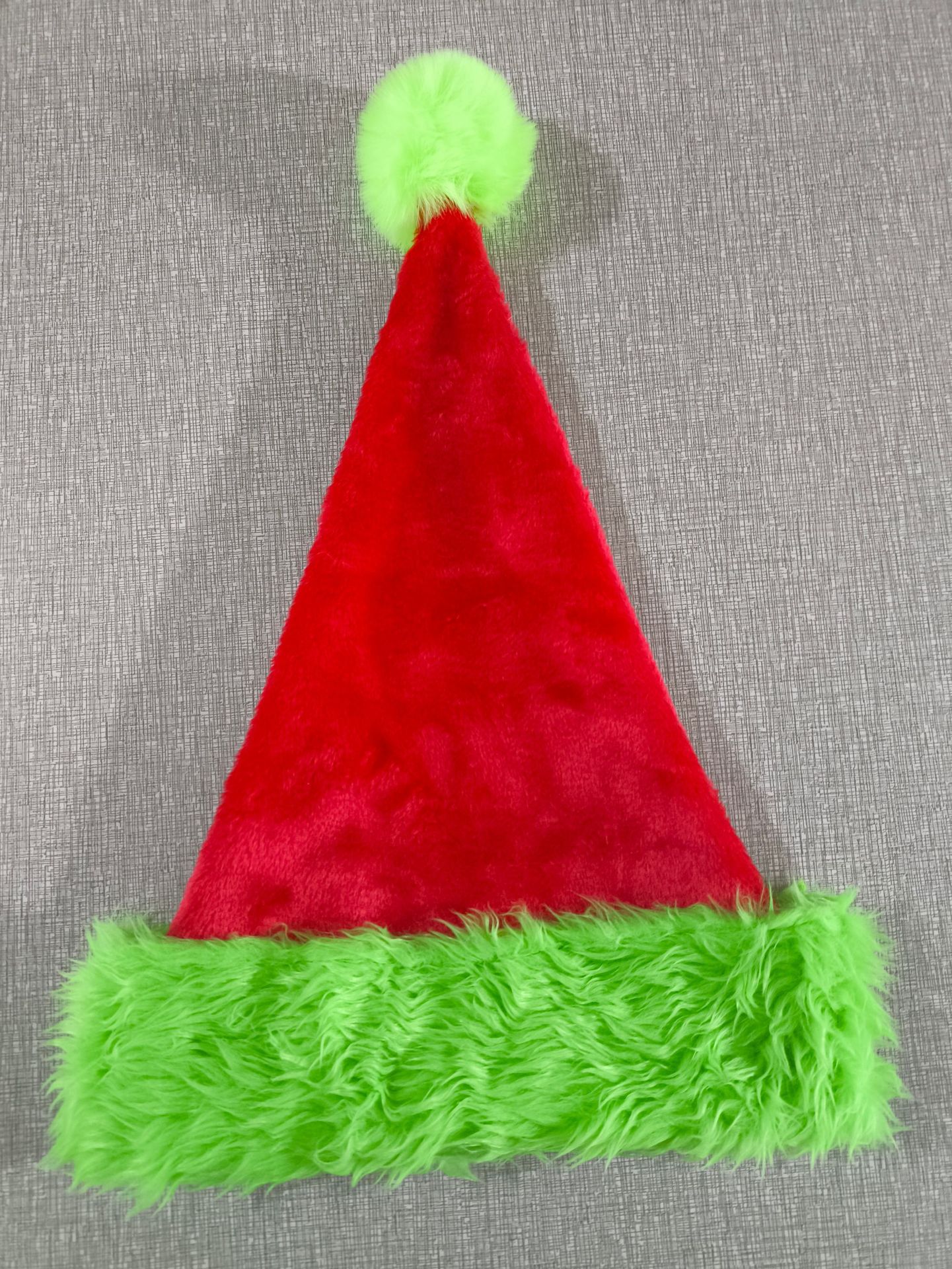 Sombreros de Navidad rojos y verdes transfronterizos nuevos sombreros de Navidad peculiares suaves de peluche corto decoración de sombreros de Navidad rojos y verdes