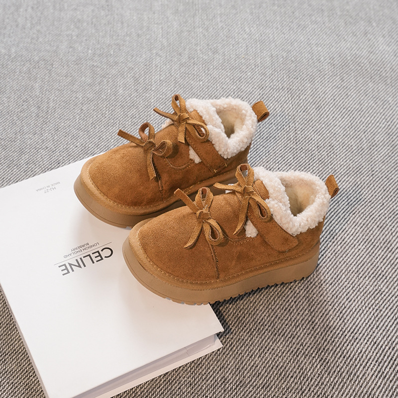Zapatos de algodón para niñas y veludo para niños calentados zapatos de nieve de invierno 2026 nuevos zapatos de moda de invierno para bebés de niñas