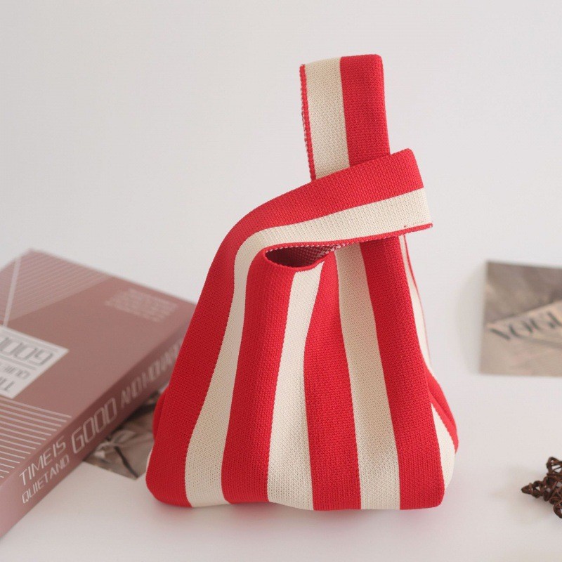 rayas verticales rojas y blancas