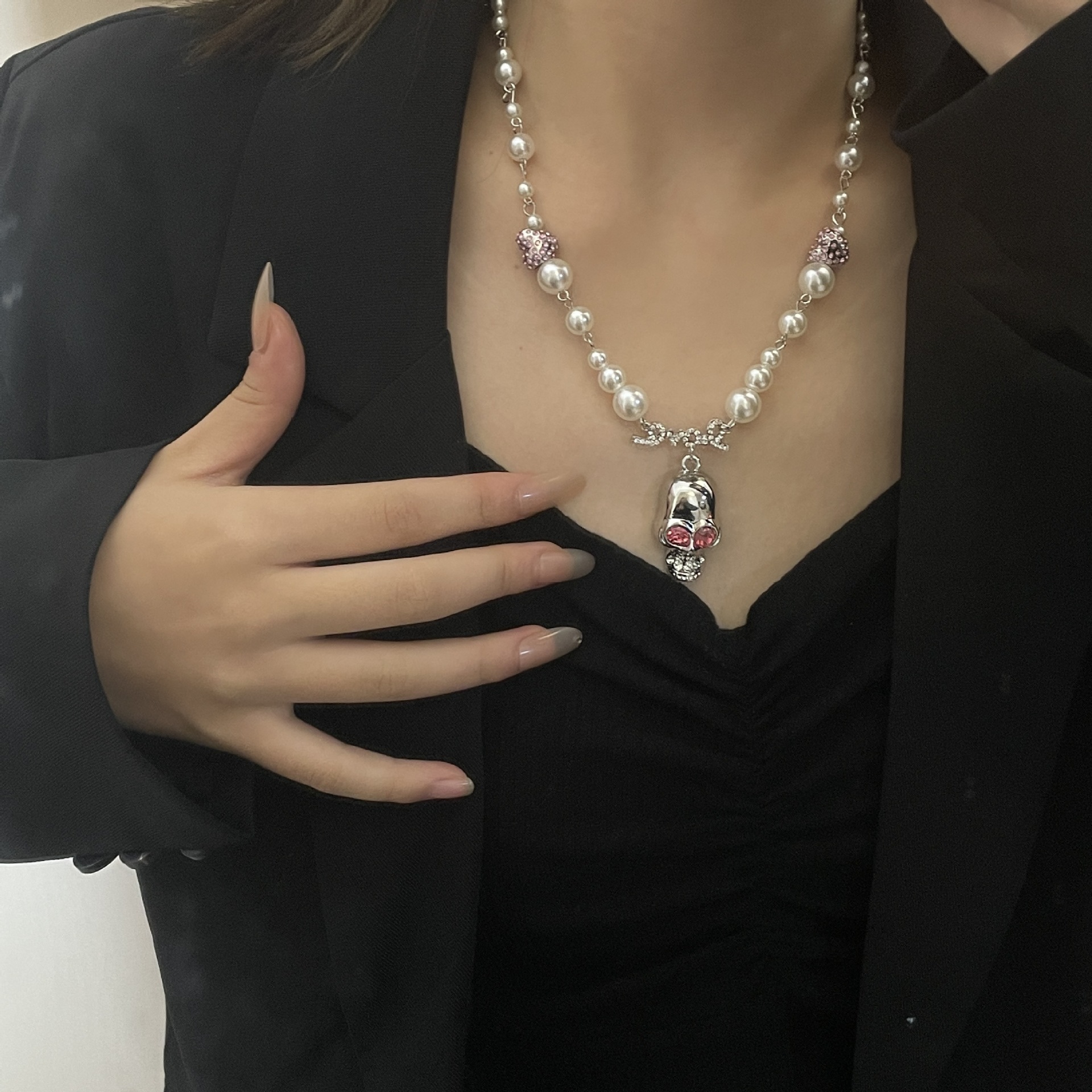 New niche skull pearl gemstone stainless steel pink diamond hip hop necklace wholesale