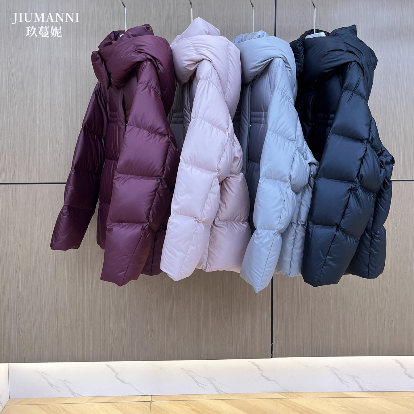 波兰进口鲁达缎面短款加厚连帽鹅绒服外套女