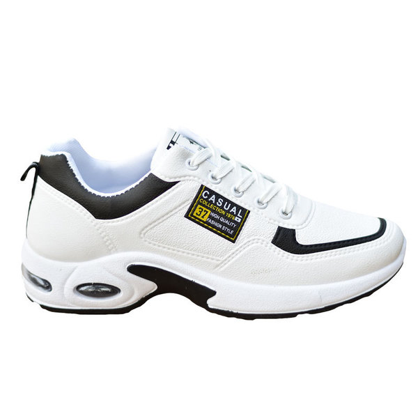Low white sneakers for leisure