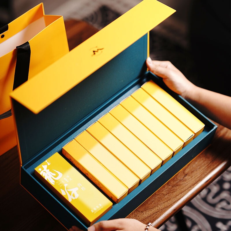 White-Skinned Wuyi Cinnamon Tea, Yulong Valley Cinnamon 162g, Fruity Aroma, High-End Strong Fragrance Oolong Rock Tea, Gift Box Set White-Skinned Wuyi Cinnamon Tea, Yulong Valley Cinnamon 162g, Fruity Aroma, High-End Strong Fragrance Oolong Rock Tea, Gift Box Set