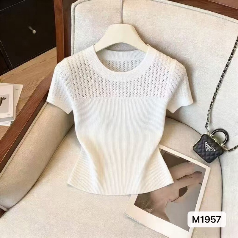 This Year's Trendy Korean-Style Mint Green Hollow-Out Ice Silk Knit Top for Women, Short-Sleeved, Slim-Fit, High-End Fashion Top