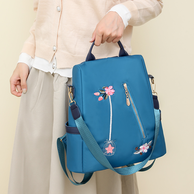 Mochila antirrobo de gran capacidad para mujer con bordado de flores de nuevo estilo Mochila de viaje de ocio de nailon antiagua de moda al por mayor