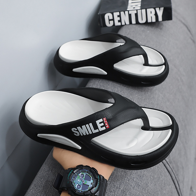 En nombre del nuevo estilo de verano, chanclas de moda para hombres, antideslizantes para interiores, sandalias y zapatillas de playa