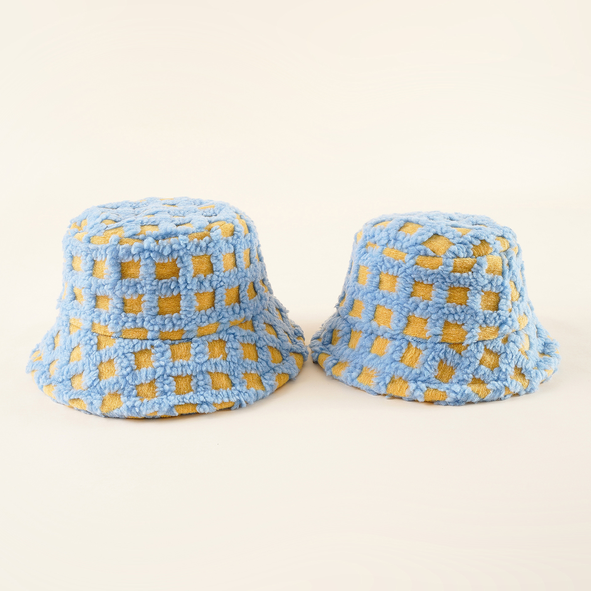 Sombrero de otoño e invierno de las Mujeres Nuevo sombrero de padre-hijo Sombrero de cubo japonés cálido bebé niña sombrero de cordero felpa sombrero de pescador