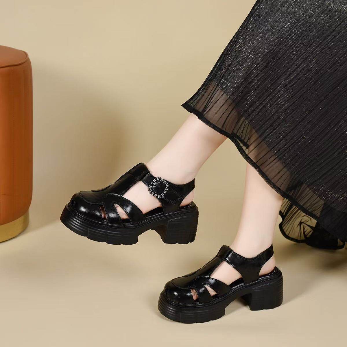 Sandal nữ da thật mũi trùm La Mã gót thô đế dày — màu be