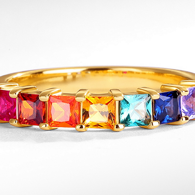 Nuevo anillo de diamantes de circonio de color cuadrado de princesa de lujo simple y ligero transfronterizo S925 anillo de dedo dorado de plata Personalización de moda europea y americana