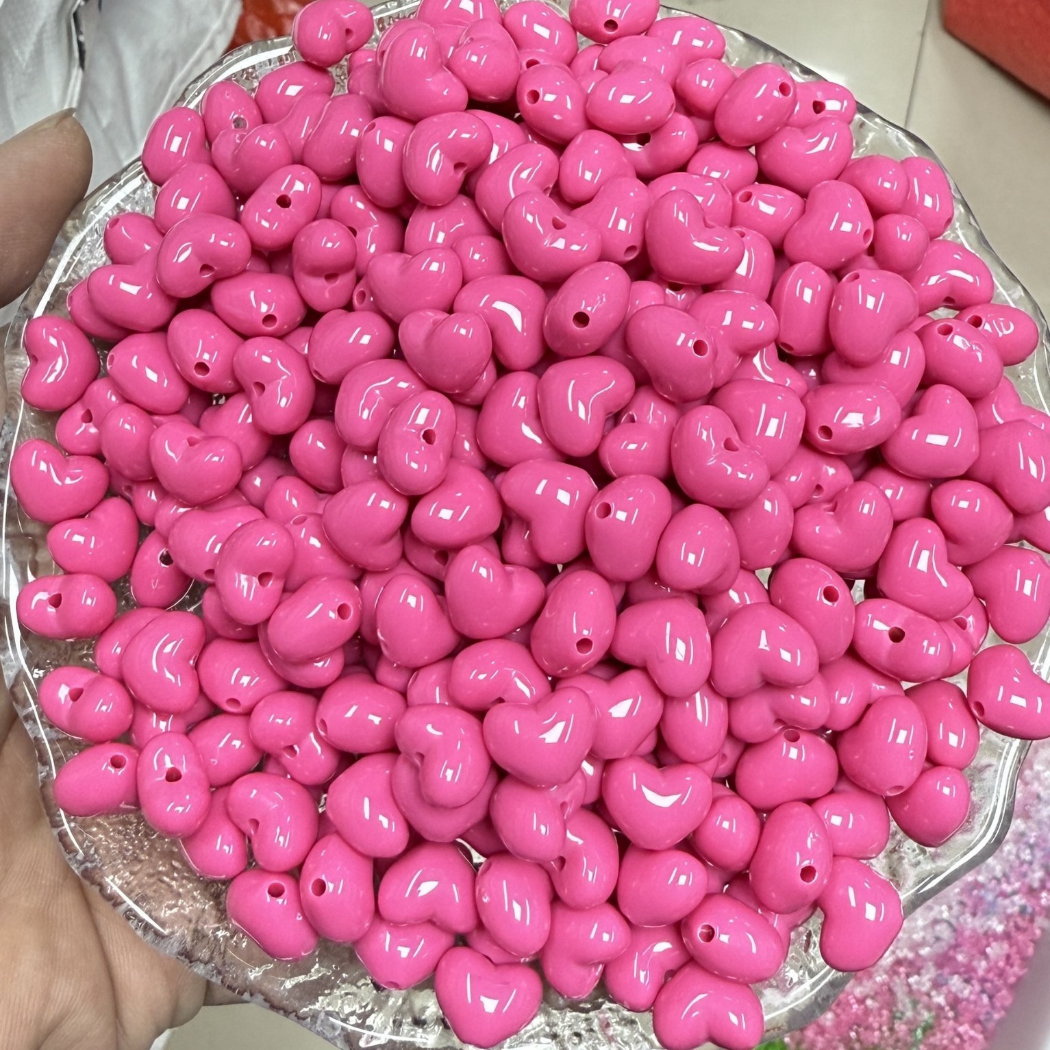 Gordos amor tacos agujeros verticales corazón de桃 cuentas acrílicas pulseras cadenas de teléfonos móviles diy accesorios de joyería 2025 perlas sueltas