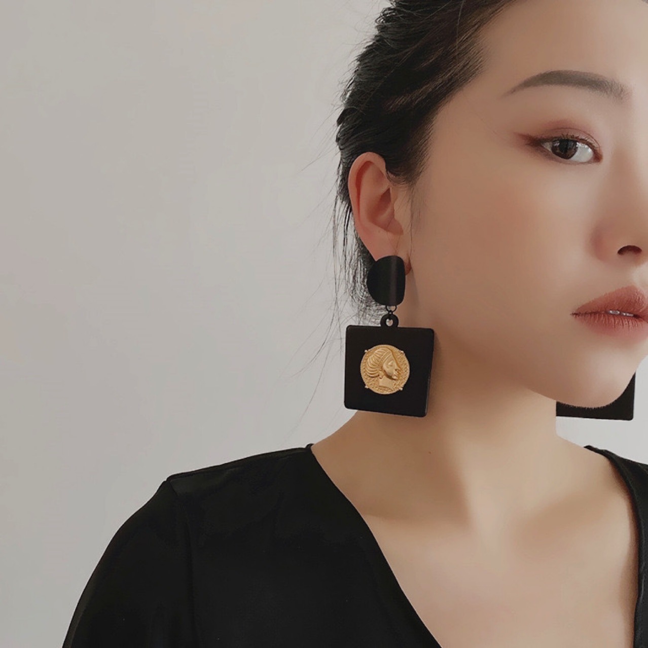 New Fashion Exaggerated Black Punk Earrings display picture 3