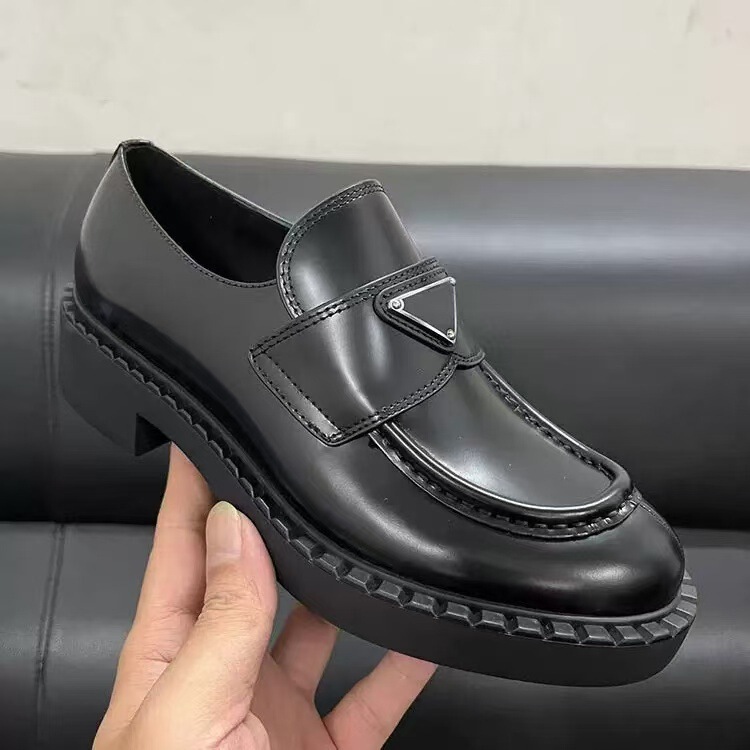 P Carrefour Shoes for Women 2025 Autumn and Winter New Thick-Soled Thick-Heeled Genuine Leather Triangle Logo Small Leather Shoes British Retro Shoes