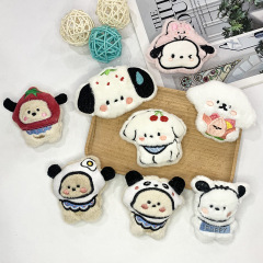 かわいいアニメのぬいぐるみ犬の人形のブローチは子供の装飾のアクセサリを掛けます。