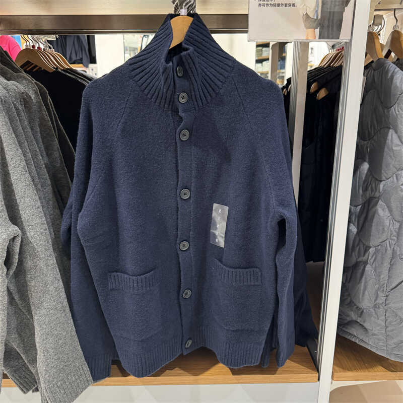 新しい秋冬の男性の婦人服のニットのカーディガンの舒芙蕾のセーターのカジュアルな百合のゆったりした純色のコートのM469467|undefined