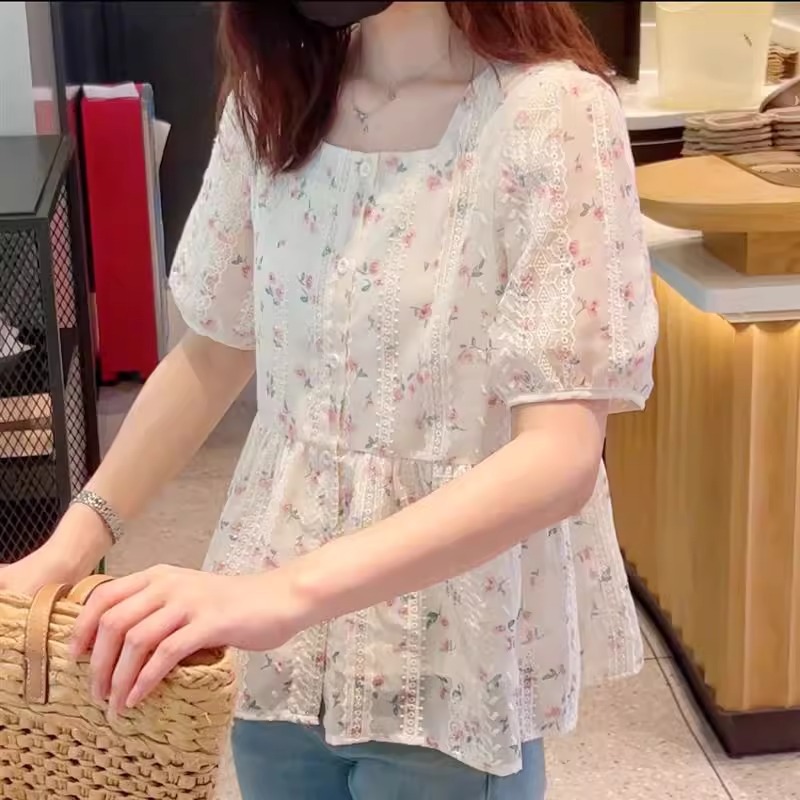 Áo sơ mi nữ cổ vuông ren tay phồng họa tiết hoa nhỏ dáng ngắn — Hoa nhỏ