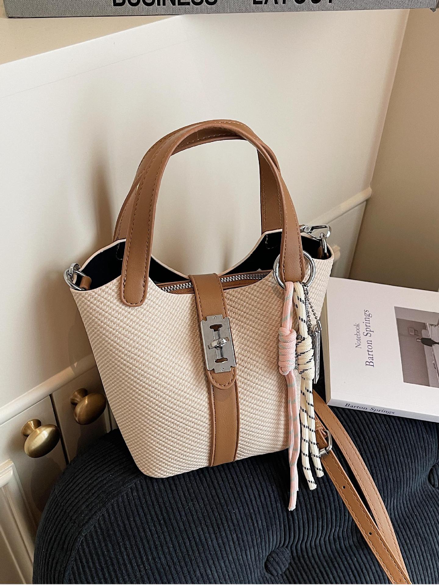 Bolso de cubo de estilo explosivo de mano de comercio exterior para mujer 2025 nuevo bolso de hombro casual de todo fósforo bolso de mensajero de estilo coreano
