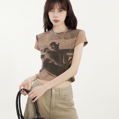 American Retro Short-Sleeve T-Shirt for Women - Summer New Arrival, Regular Shoulder Fit, Slimming Design, Unique and Bold Style, Short-Sleeve Top