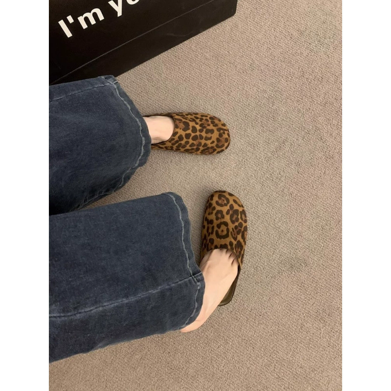 Туфли Birkenstock на толстой подошве с леопардовым принтом, полутапочки с носком, женская обувь, мода весны и осени 2024 года, универсальные туфли без шнуровки в стиле ретро.