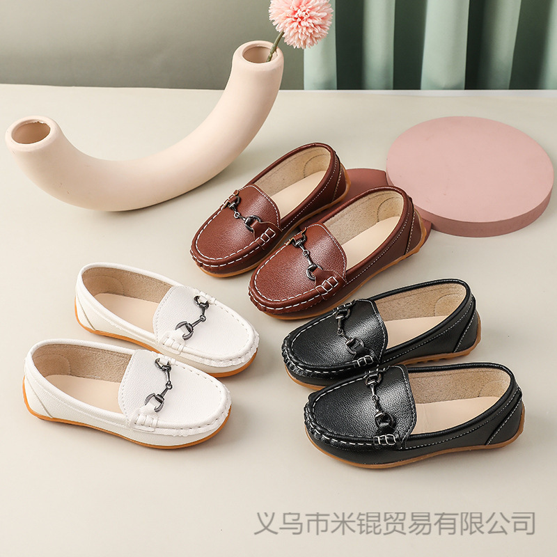 K-2工厂金属扣休闲软底儿童上台表演讲黑白色小皮鞋透气中小童