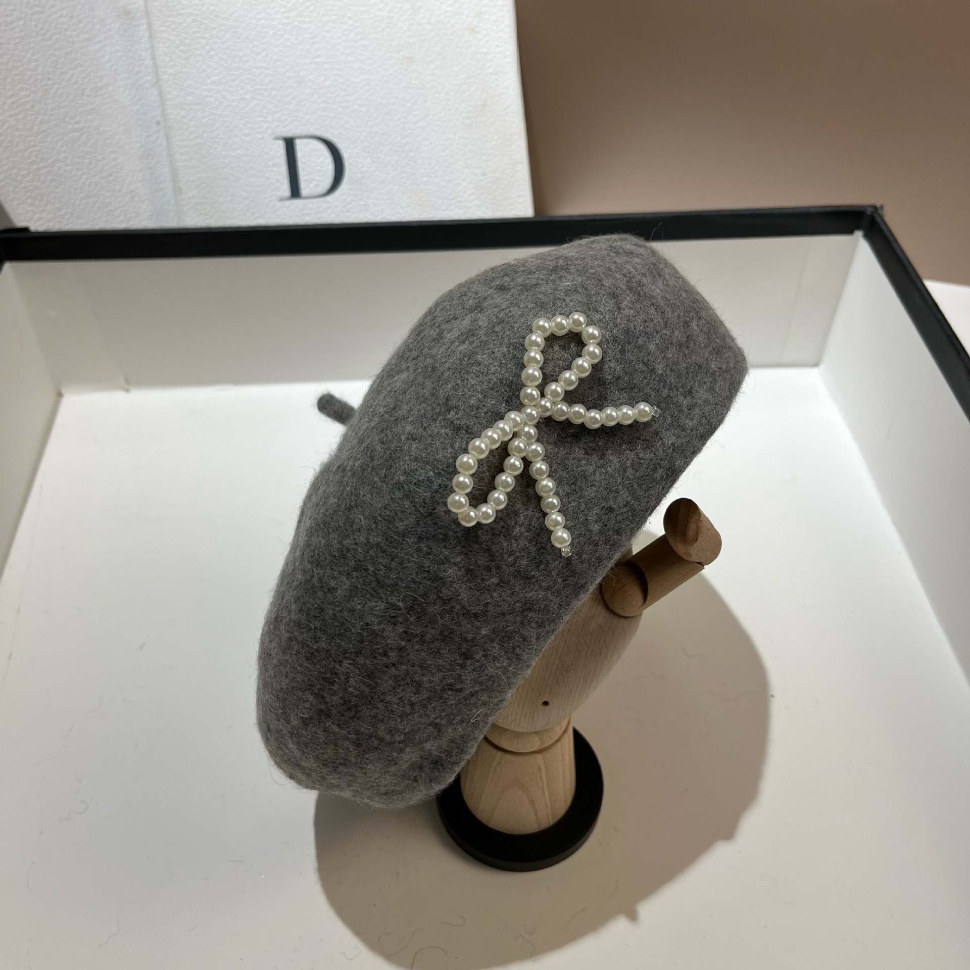 French sweet pearl bow wool beret women's autumn and winter new octagonal painter hat_voghion.com