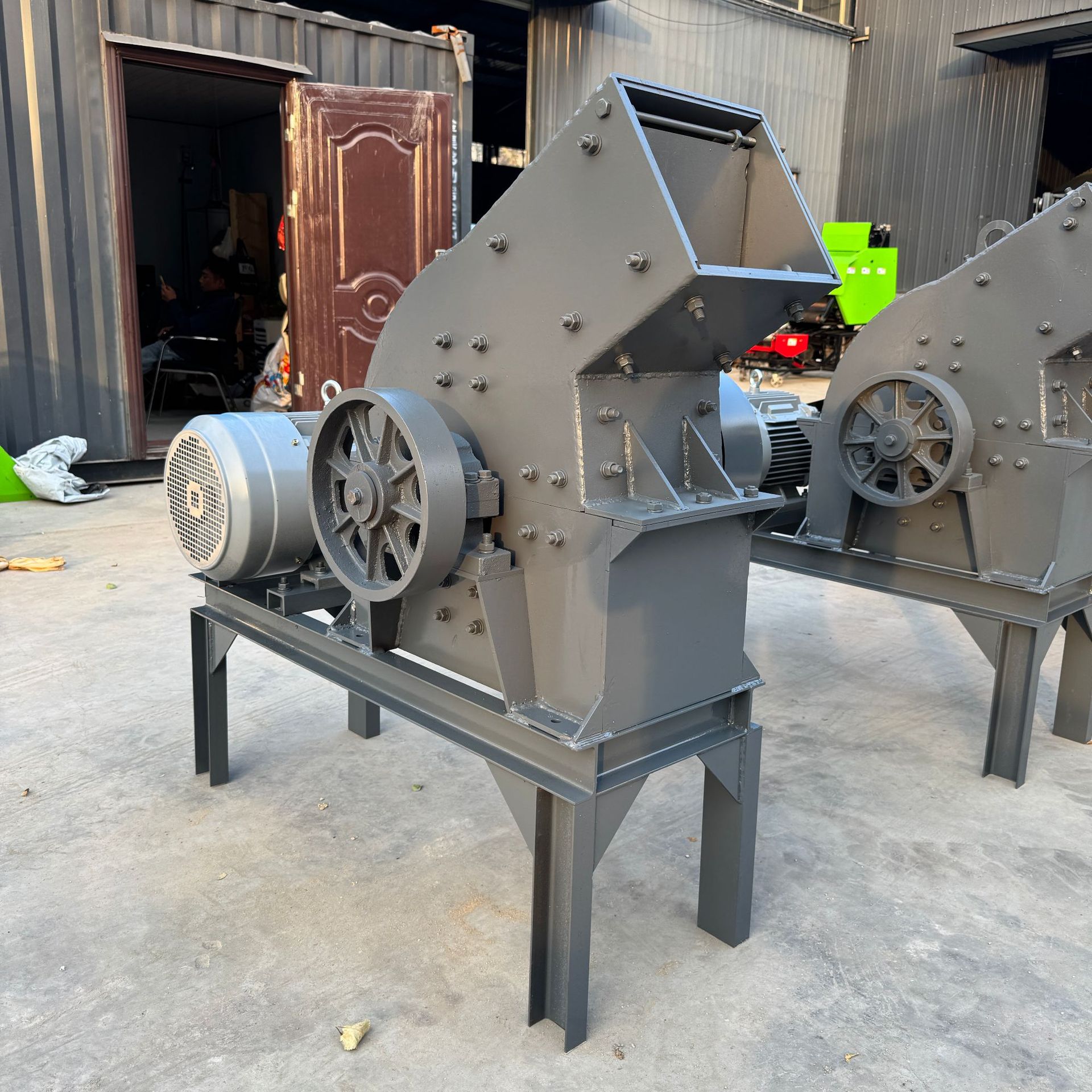 家直发双击式破碎机粉碎各种石头花岗岩鹅卵石混凝土块制砂机