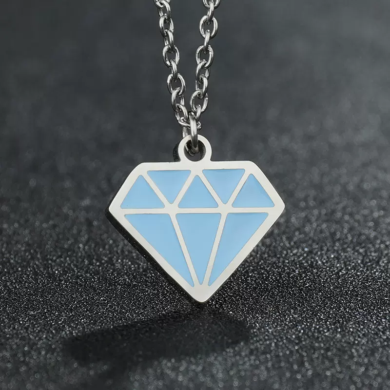 2024年欧美流行小饰品批发 ins风百搭毛衣链钛钢项链钻石形状吊坠